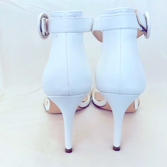 Le Chateau White and Clear Strappy Sandal. Size 7.5. - Picture 5 of 7